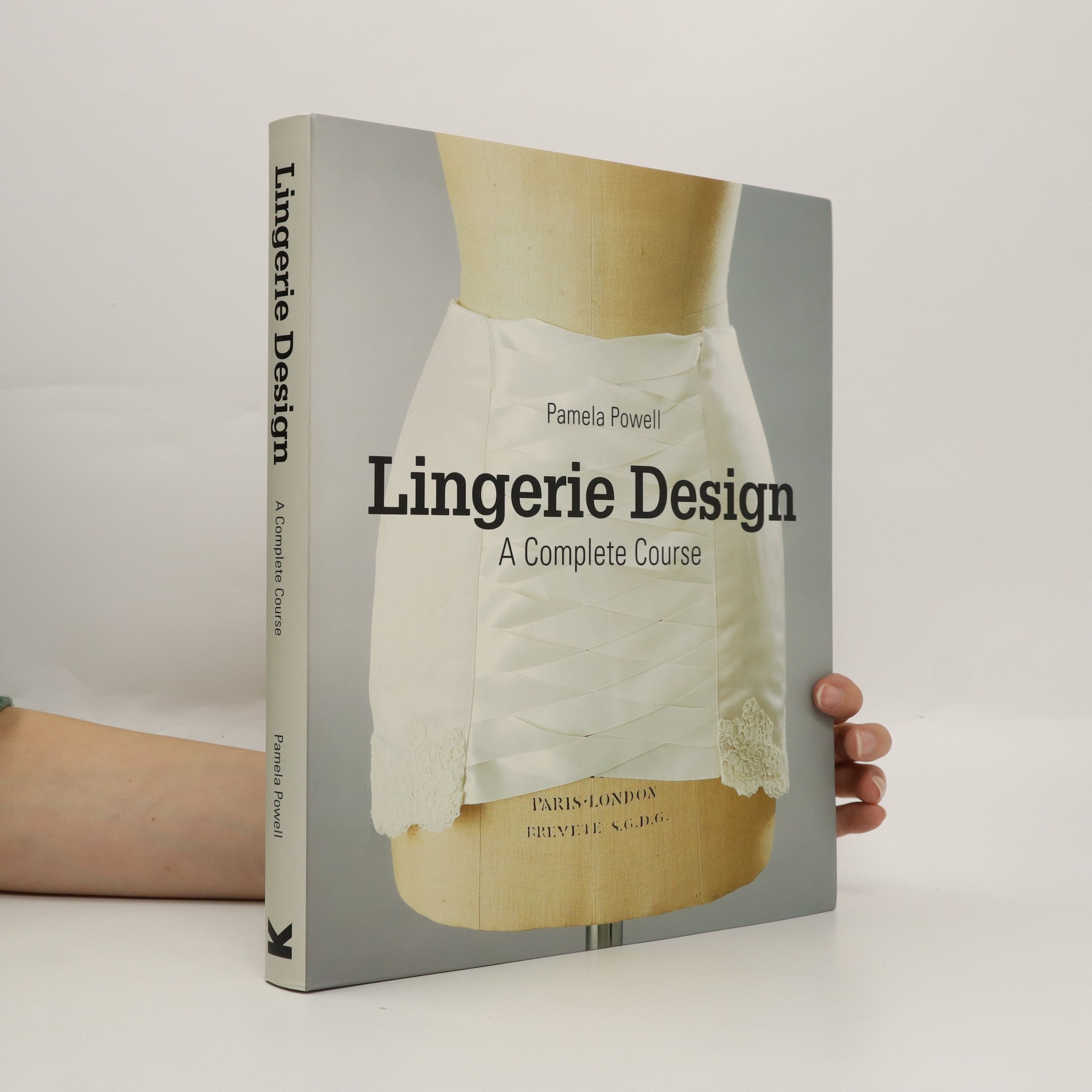 Lingerie Design A Complete Course Powell, Pamela knihobot.sk